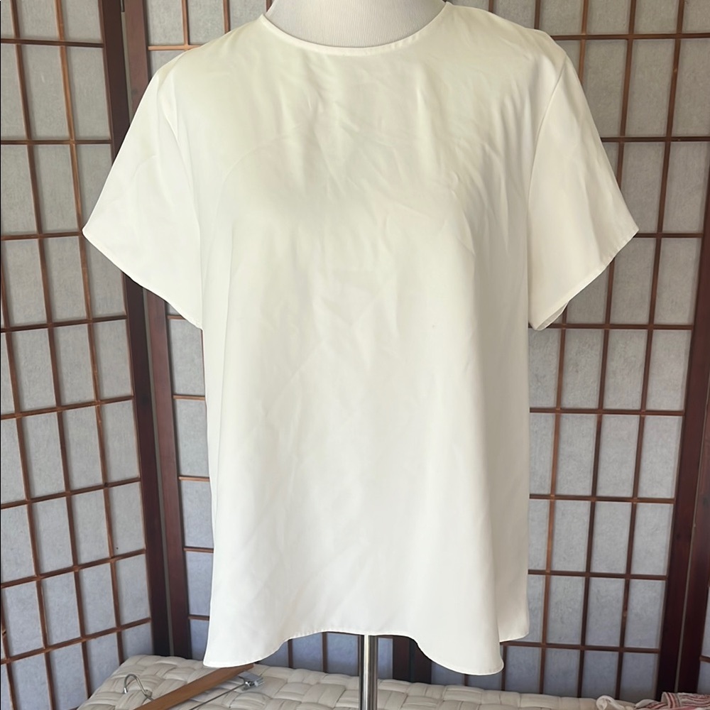 Uniqlo Off-White Polyester Flowy Top